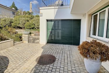 Villa contiguë de 9 pièces avec piscine privée