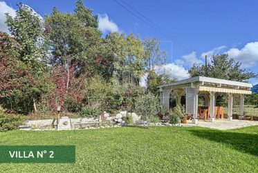 Immeuble d'habitation composé de deux villa