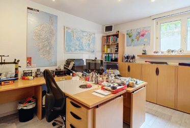 EXCLUSIVITE - Ravissante mitoyenne au calme, volume important, IDC faible !