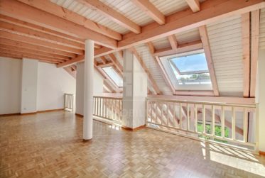 Lumineux duplex de 4,5 pièces au centre du village