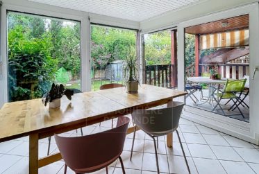 EXCLUSIVITE - Ravissante mitoyenne au calme, volume important, IDC faible !