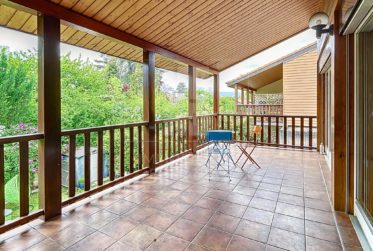 EXCLUSIVITE - Ravissante mitoyenne au calme, volume important, IDC faible !