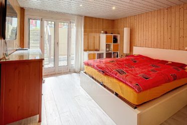 EXCLUSIVITE - Ravissante mitoyenne au calme, volume important, IDC faible !