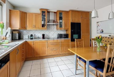 EXCLUSIVITE - Ravissante mitoyenne au calme, volume important, IDC faible !