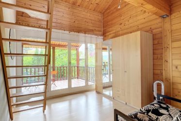 EXCLUSIVITE - Ravissante mitoyenne au calme, volume important, IDC faible !