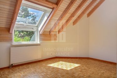 Lumineux duplex de 4,5 pièces au centre du village