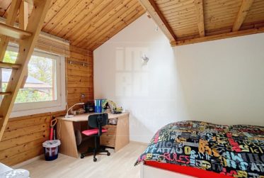 EXCLUSIVITE - Ravissante mitoyenne au calme, volume important, IDC faible !