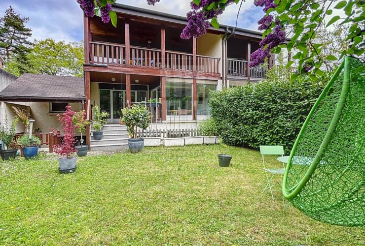 EXCLUSIVITE - Ravissante mitoyenne au calme, volume important, IDC faible !