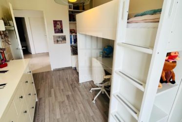 Villa contiguë de 8 pièces avec piscine privée