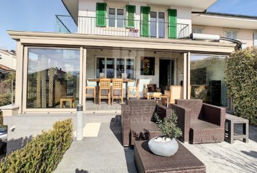 Villa contiguë de 8 pièces avec piscine privée