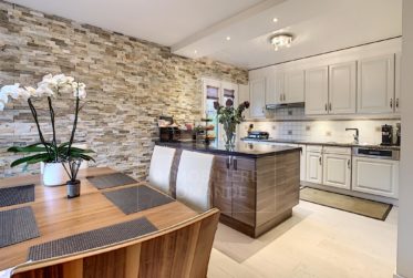 Villa contiguë de 8 pièces avec piscine privée