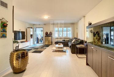 Villa contiguë de 8 pièces avec piscine privée