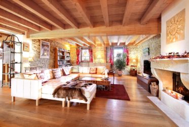 Corps de ferme rénové au coeur du village