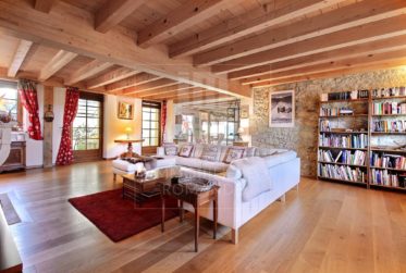 Corps de ferme rénové au coeur du village