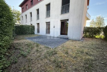Appartement de 5 pièces au rez-de-chaussée avec jardin privatif