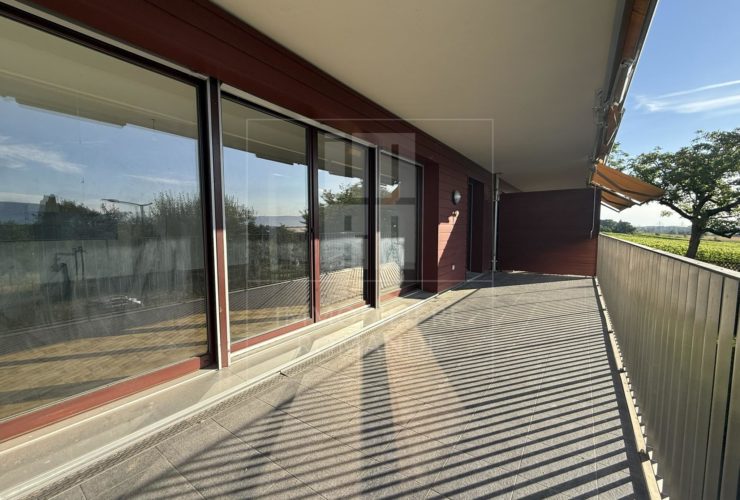 Appartement de 5 pièces au rez-de-chaussée avec jardin privatif
