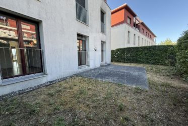 Appartement de 5 pièces au rez-de-chaussée avec jardin privatif