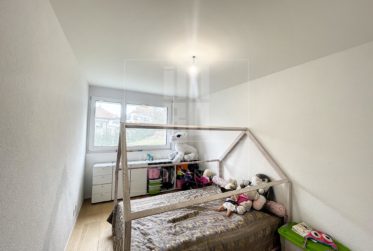 Appartement de 4,5 pièces avec terrasse et jardin à Marchissy