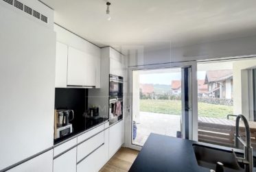 Appartement de 4,5 pièces avec terrasse et jardin à Marchissy