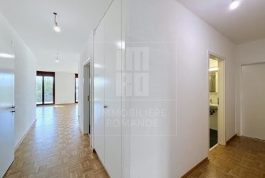 Appartement de 5 pièces au rez-de-chaussée avec jardin privatif