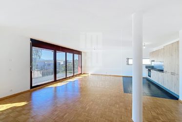 Appartement de 5 pièces au rez-de-chaussée avec jardin privatif