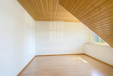 Appartement de 4,5 pièces sous les combles avec grand balcon plein sud