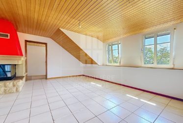 Appartement de 4,5 pièces sous les combles avec grand balcon plein sud