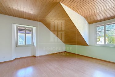 Appartement de 4,5 pièces sous les combles avec grand balcon plein sud