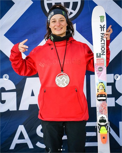 Sarah Hoefflin raffle l’argent et le bronze aux XGames à Aspen