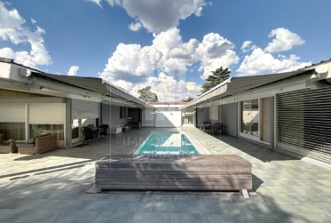 Villa individuelle de plain-pied avec piscine