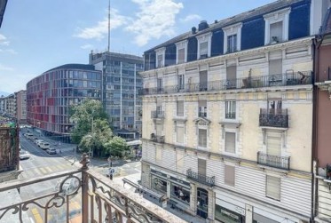 Appartement de 3 pièces au centre de la Jonction *information visite dans le descriptif*